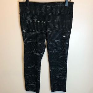 NWOT Nike Pattern Capris Legging